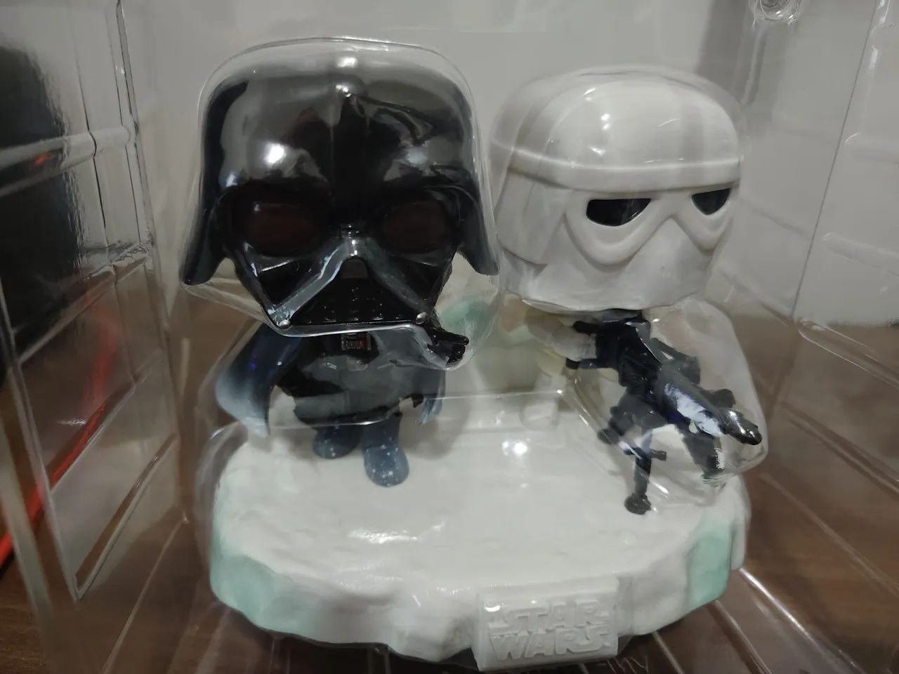 Funko Pop 377 Star Wars Darth Vader e Snowtrooper  - Foto 3