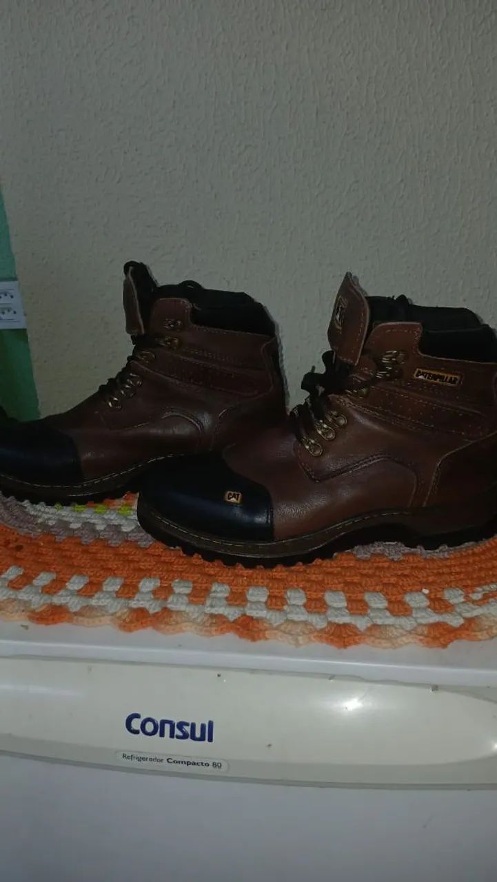 Bota catterpilar número 41/42 - Foto 3