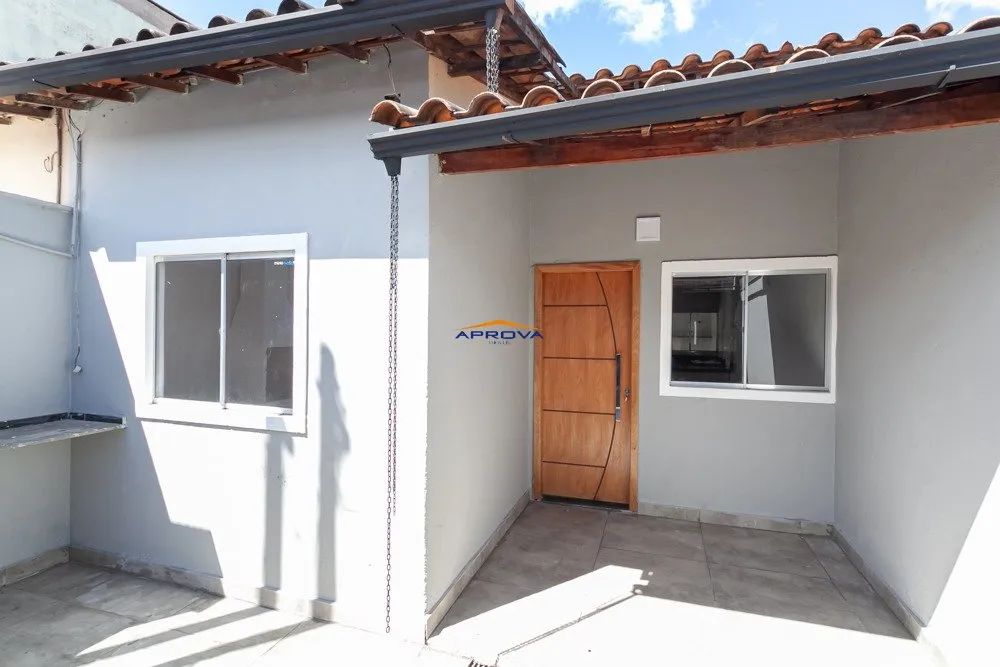 Excelente casano bairro Cabral