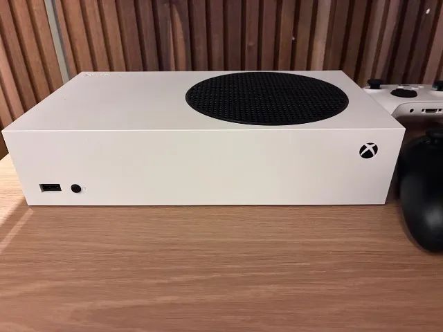 Xbox Series S + 2 Controles