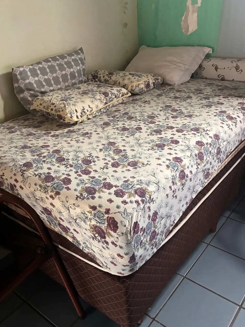 Vende-se cama box casal