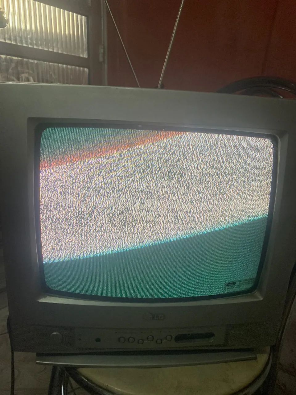 TV LG 14 Polegadas está  o controle  - Foto 2