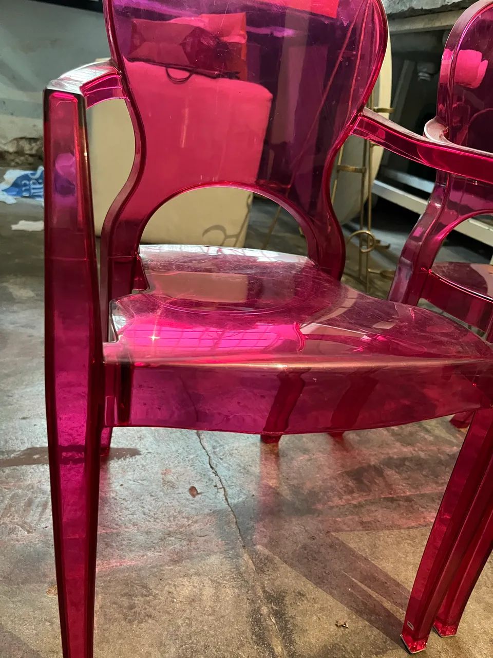 Cadeira de acrílico rosa infantil  - Foto 3