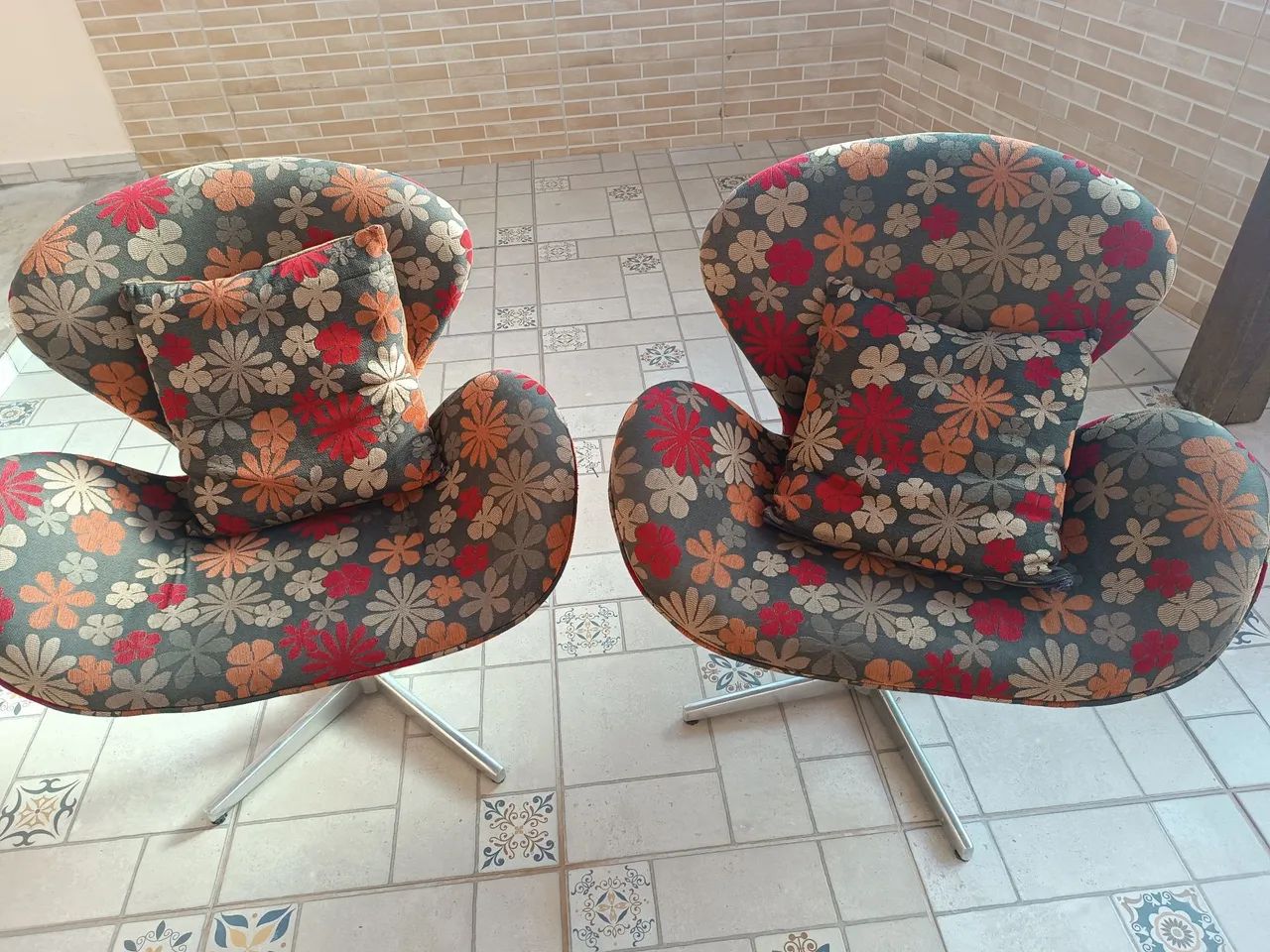Duas Poltronas Swan  - Foto 3