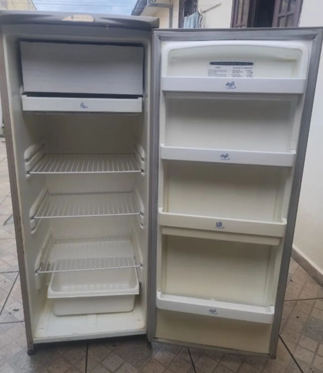 Vendo geladeira Eletrolux 