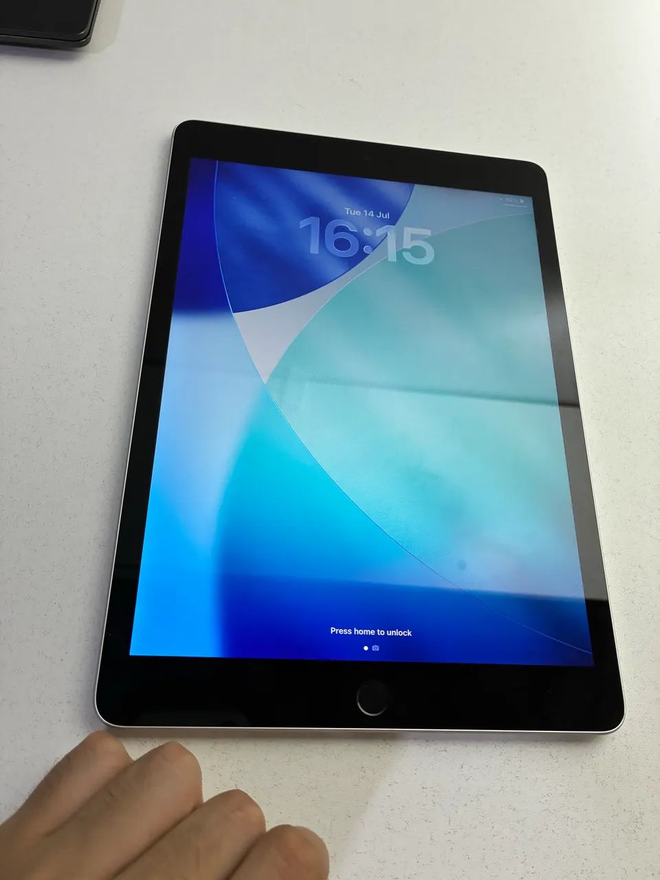 iPad 9ª geração 64 GB Wi-Fi com capa e caneta