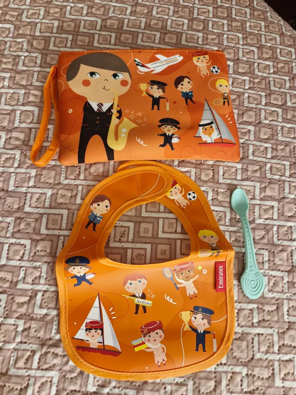Kit infantil necessaire + babador