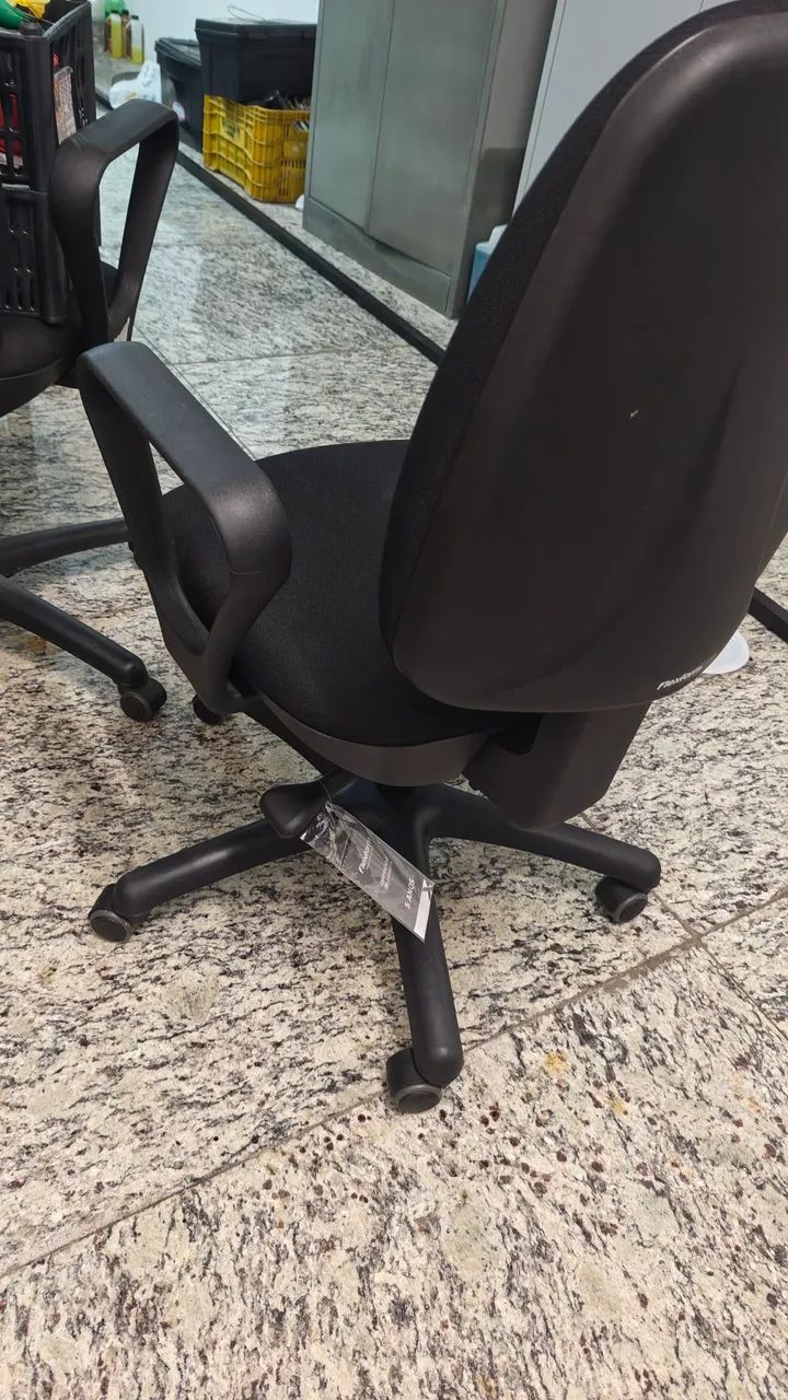 Cadeira de escritório Flex form Nova e  tem usada - Foto 3