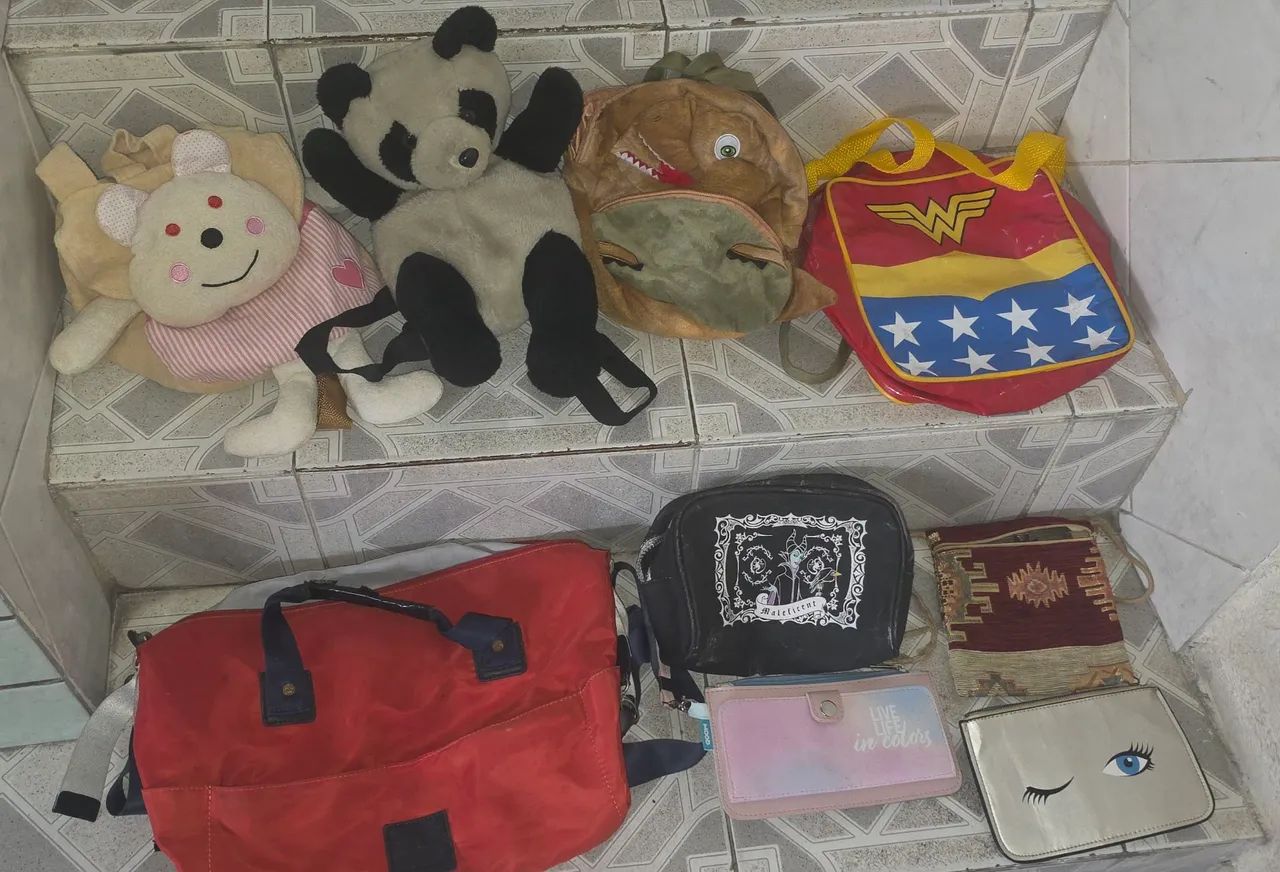 4 mochilinhas e 5 bolsinhas