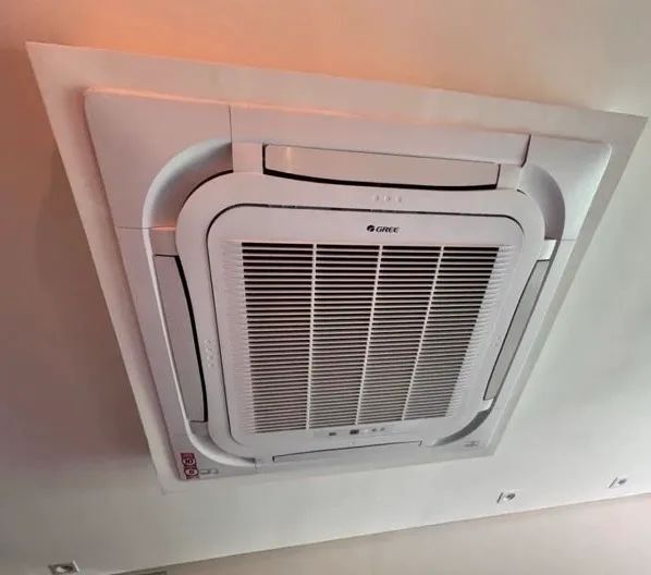 VENDO CENTRAL SPLIT CASSETE 24.000 BTUS GREE INVERTER - 1 ANO DE USO EM EXCELENTE ESTADO - Foto 2