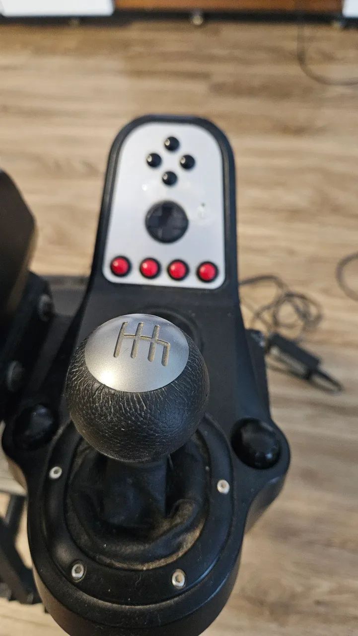 Volante Logitech G27 com suporte - Foto 5