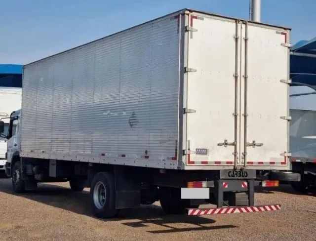 Mb Atego 1725 4x2 Ano 2011 - Foto 4