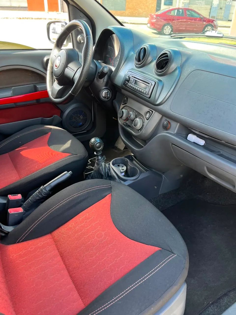 Fiat Uno Sporting 1.4 EVO Fire Flex 8V 4P 2012 - Foto 4