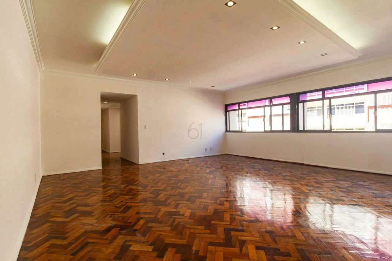 ALUGUEL NA SQS 213 BLOCO J Apartamento 3 Quartos + DCE - 120m² (ARMÁRIOS NOVOS)