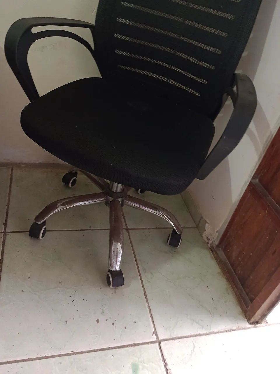 Rack sofá e cadeira giratória - Foto 4