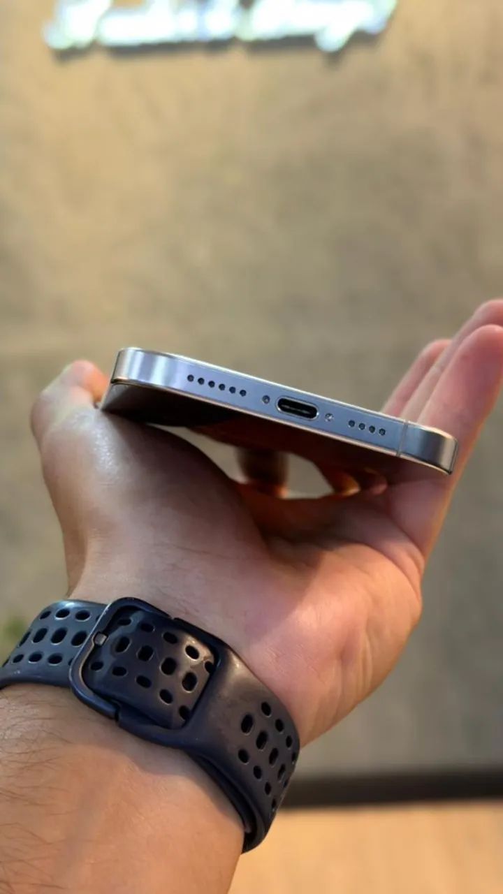 iPhone 16 Pro Max - Foto 3