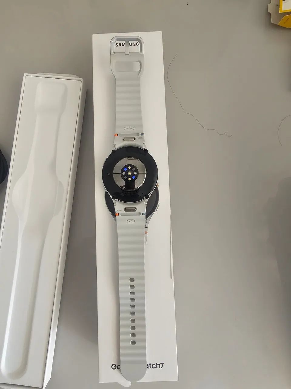 Vendo  galaxy watch 7 44mm LTE - Foto 2