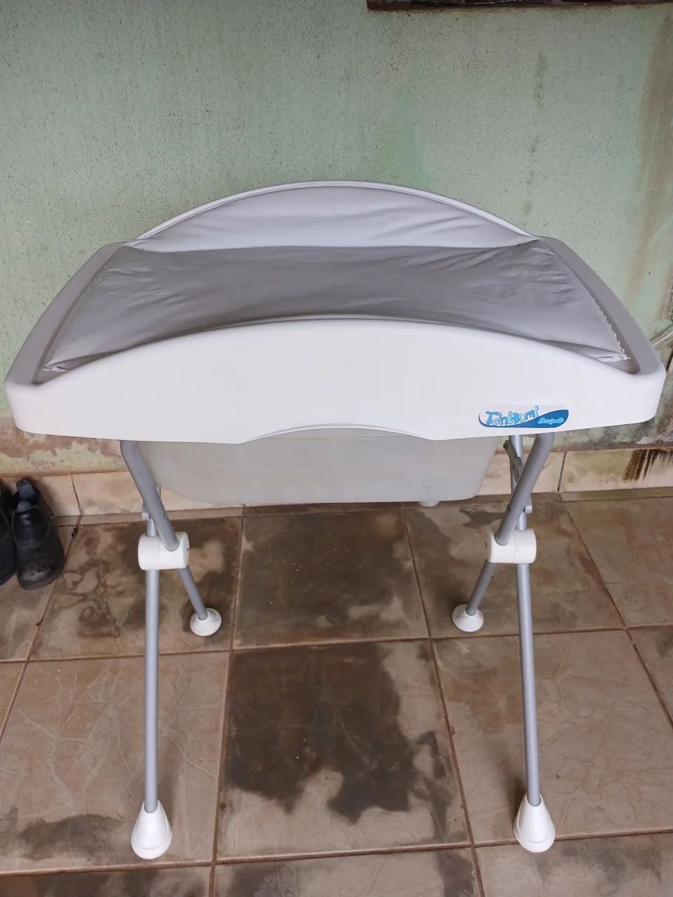 Banheira com suporte e trocador