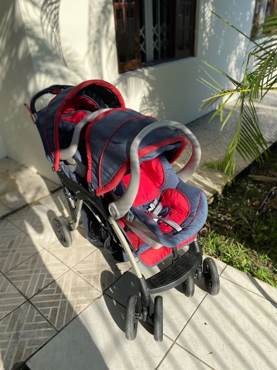Carrinho + bebe conforto para gêmeos 