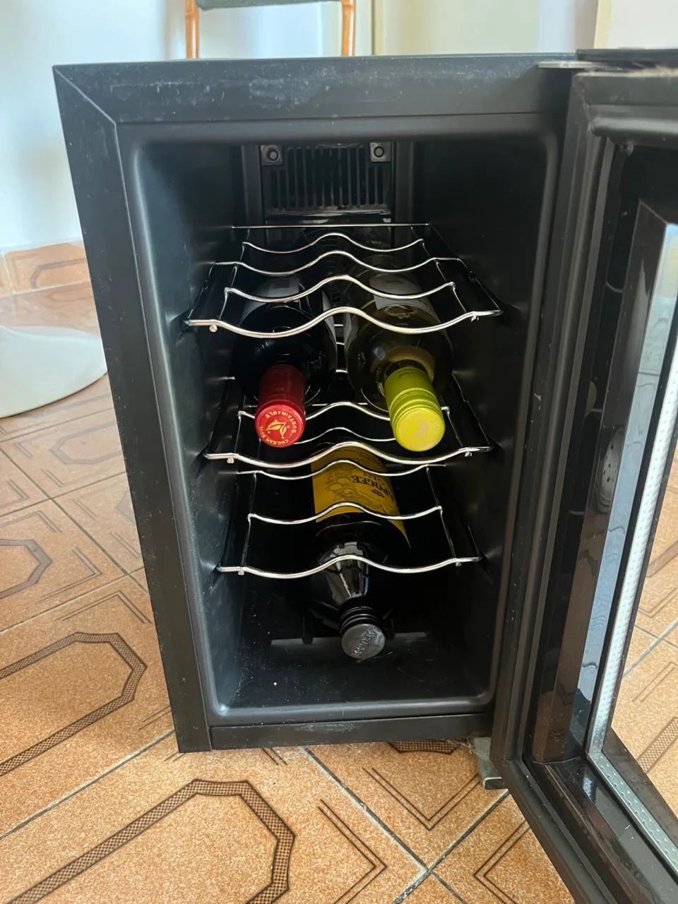 Adega Continental 8 garrafas 220v - Foto 2