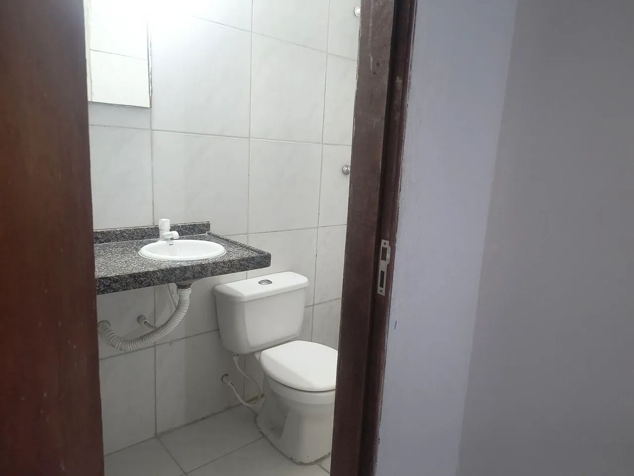 Alugo suíte, kitnet e apartamento mobiliado. - Foto 2