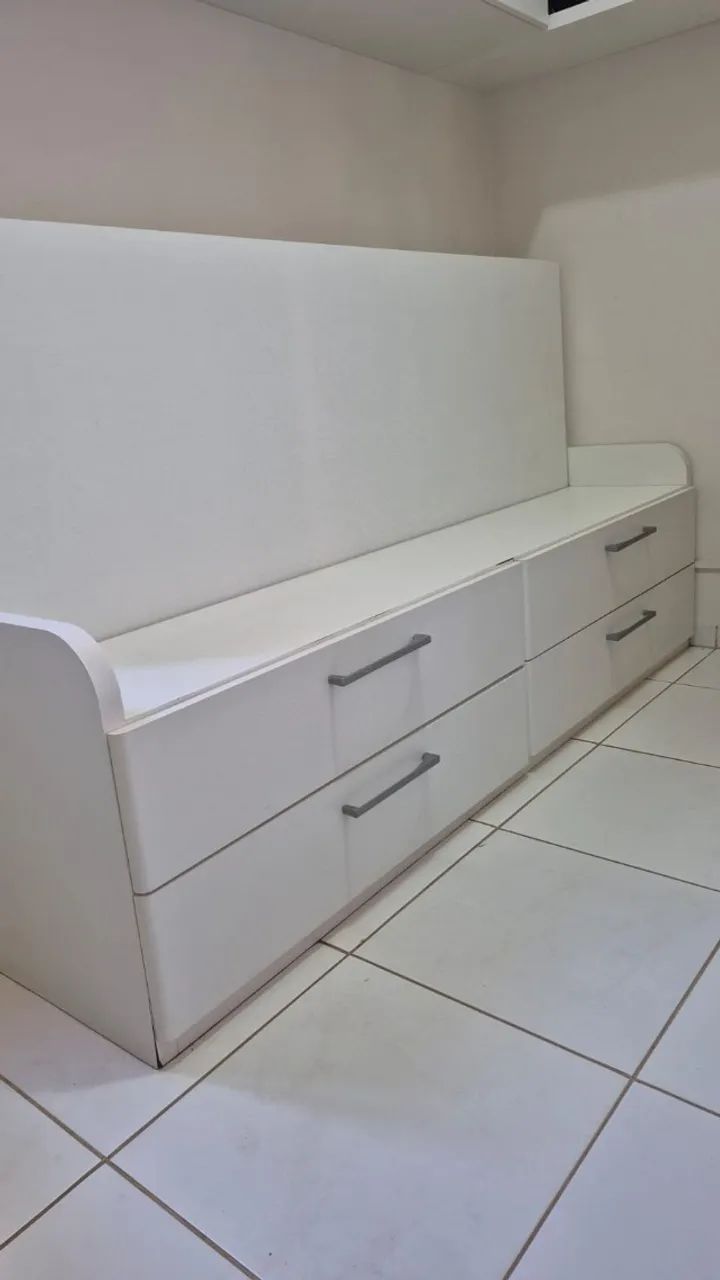 Vendo móvel com colchão embutido