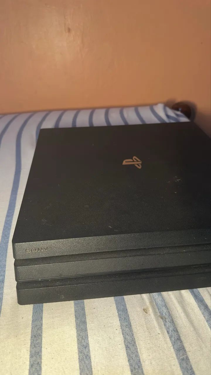 PS4 PRO 1 TB - Foto 3