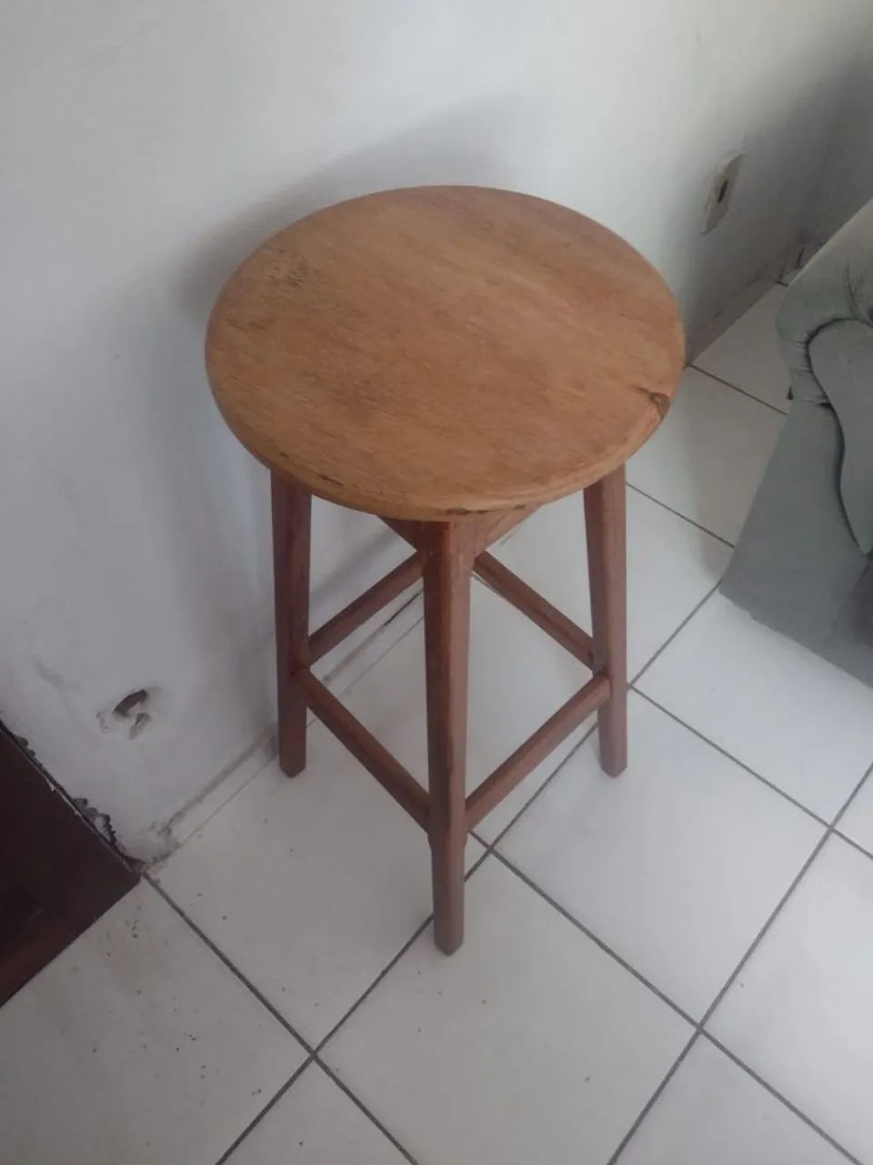 Banqueta de madeira  - Foto 3