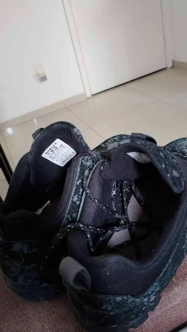 vendo ou troco tênis Okley Roots black  - Foto 4