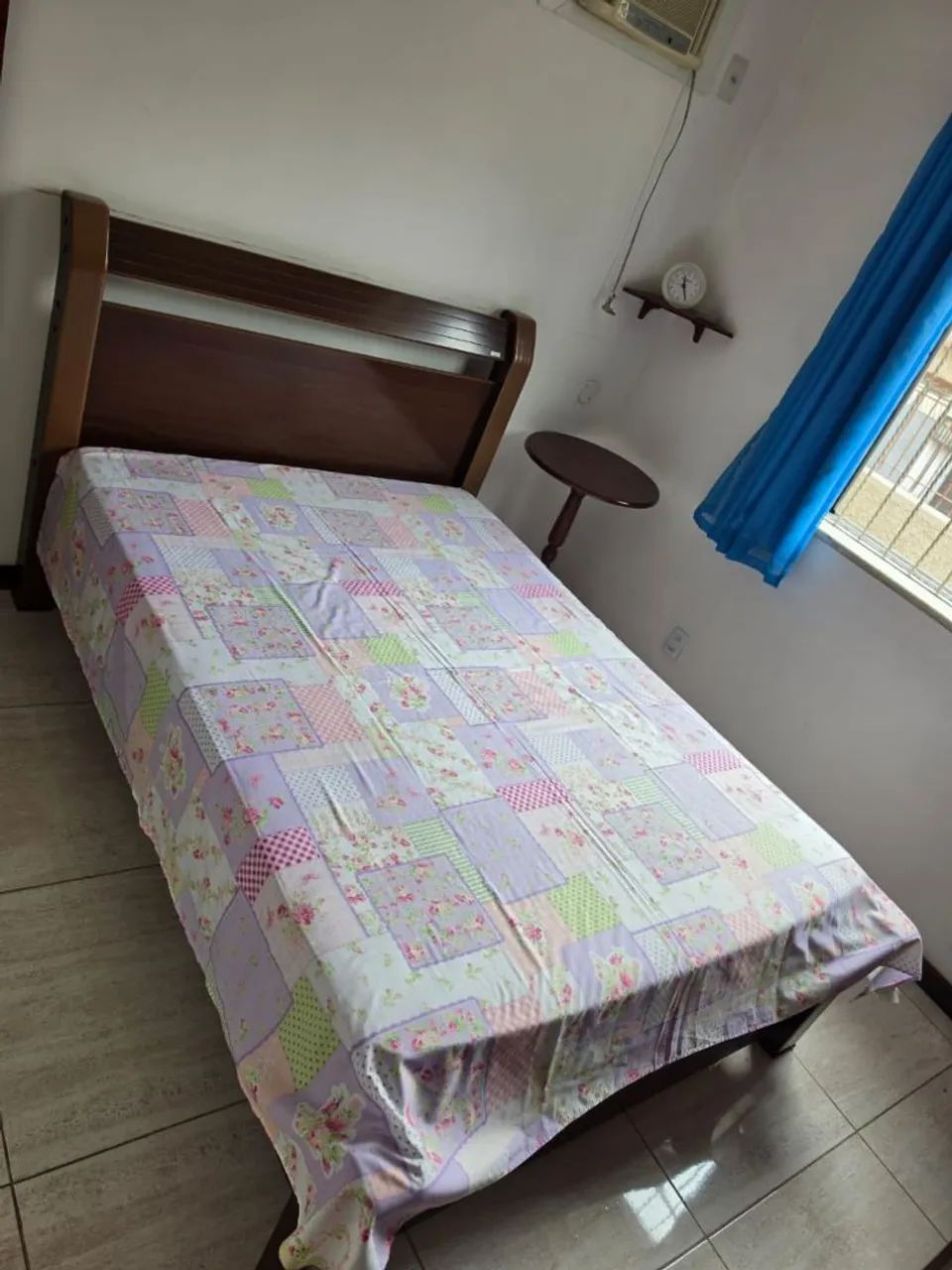 Cama de casal de madeira 