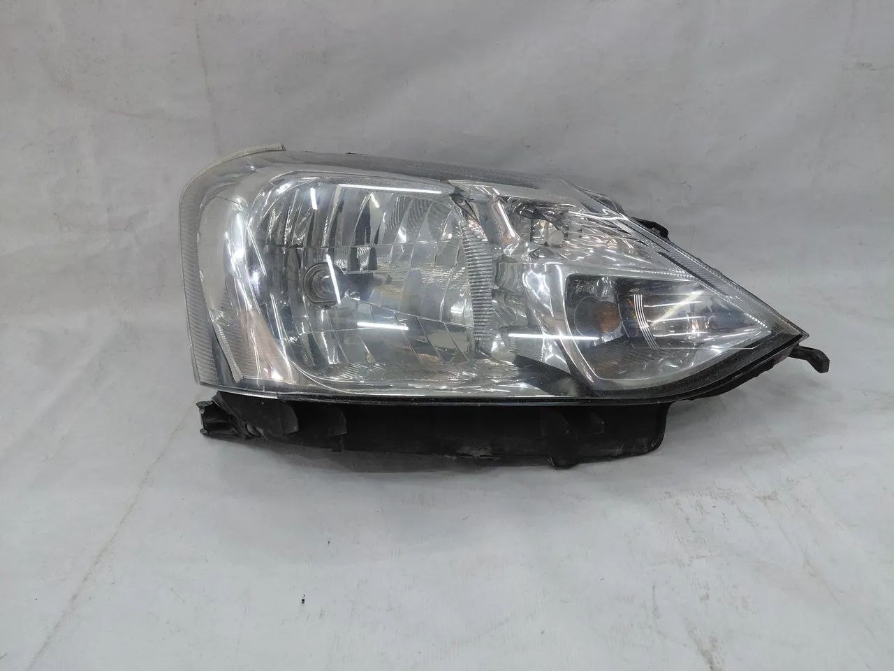 Farol Etios direito  - Foto 5