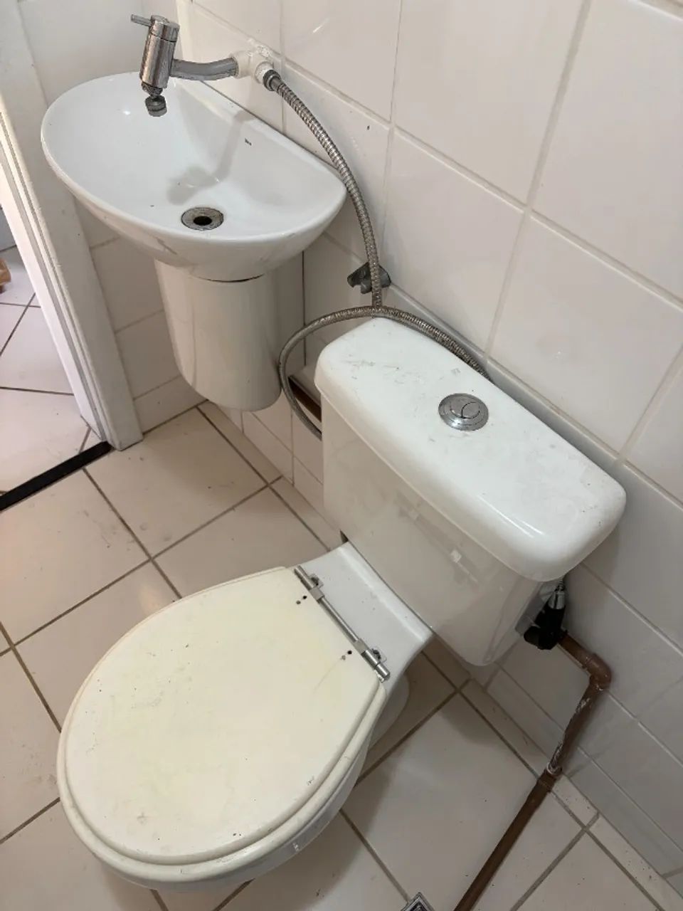 lavatório para lavabo marca Deca, com coluna  - Foto 4