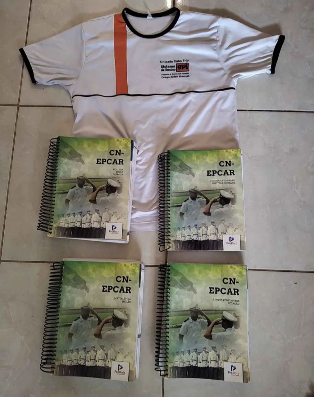 Livro escola GPI e camisas