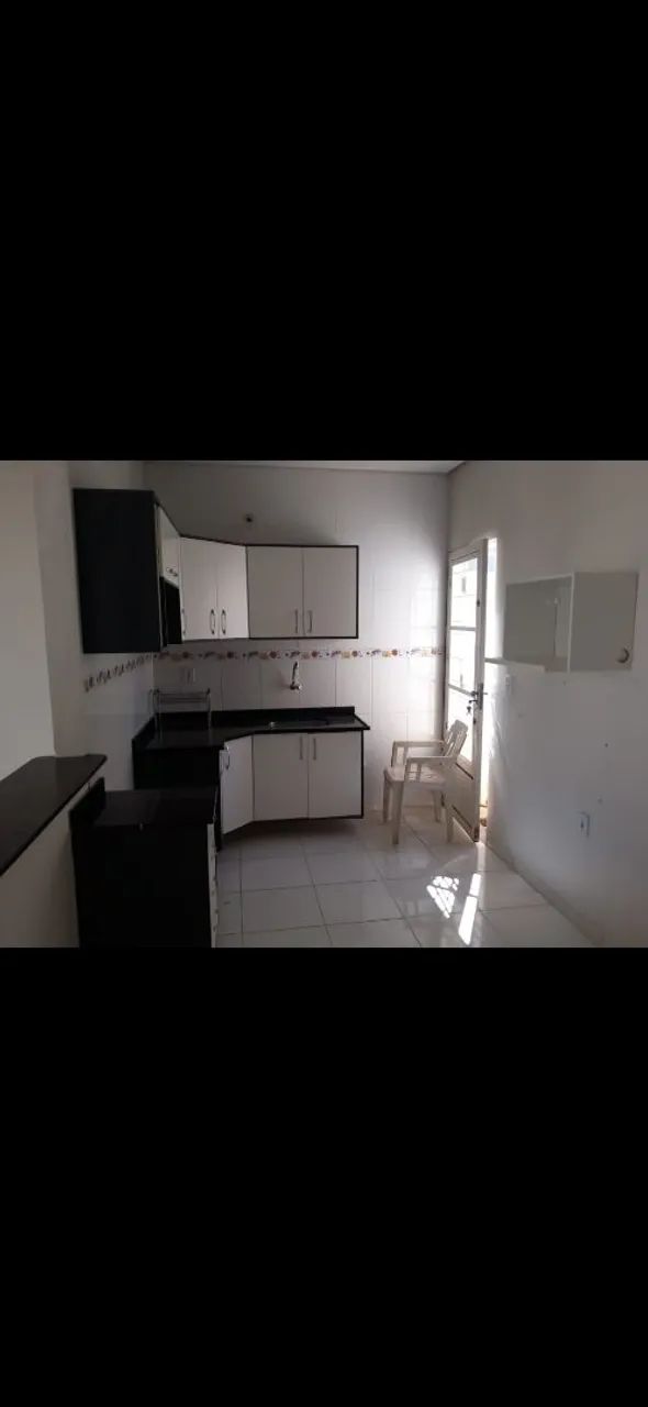 Aluga-se uma casa