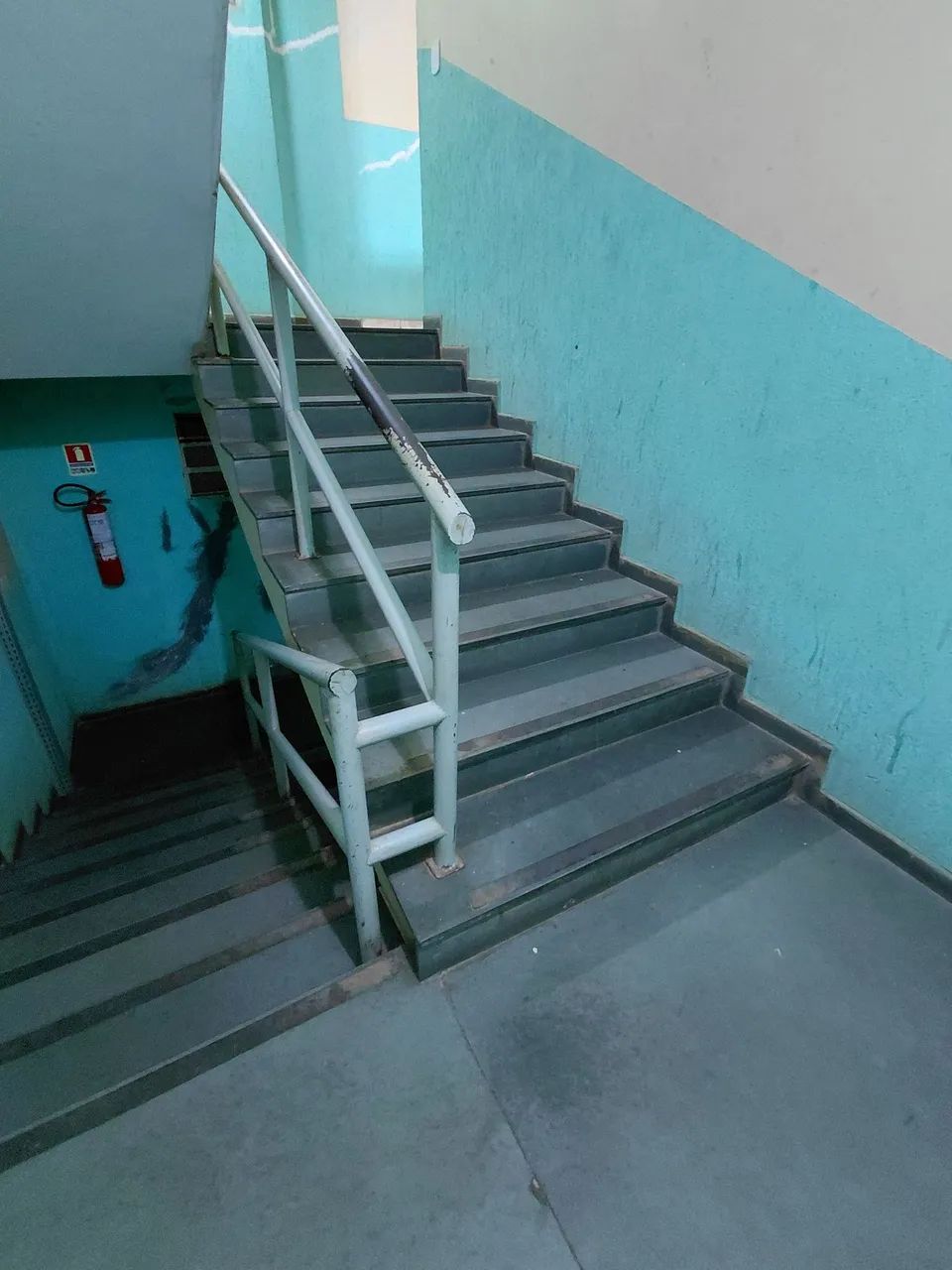 QE 40 apartamento 3 cômodos com varanda Oportunidade!