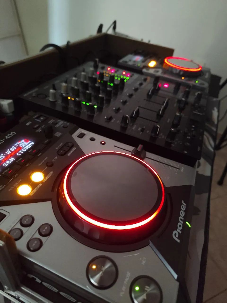 Cdj Pioneer 400 e Mixer behringer
