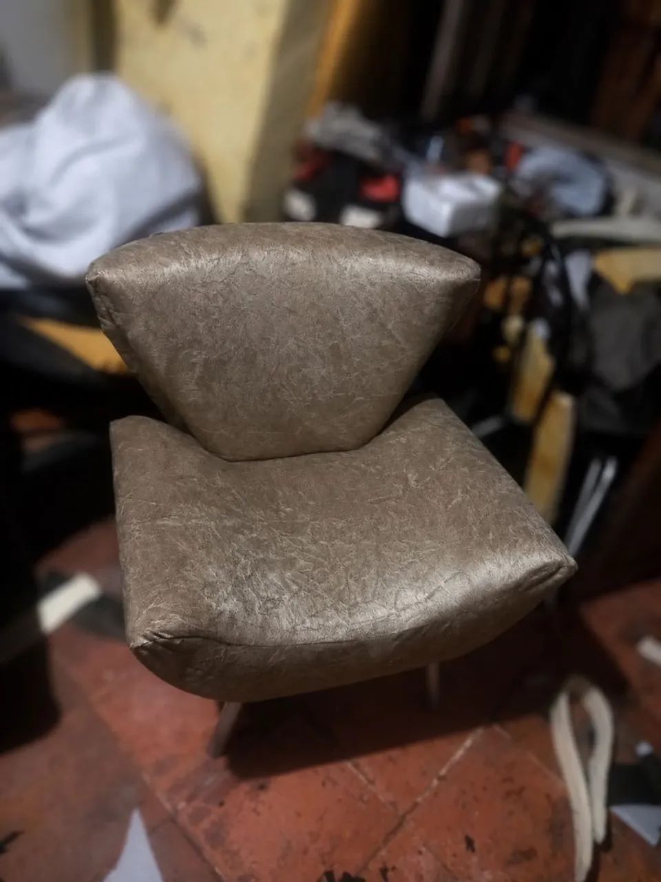 Poltronas Revestida em Suede - Conforto e Elegância - Foto 2