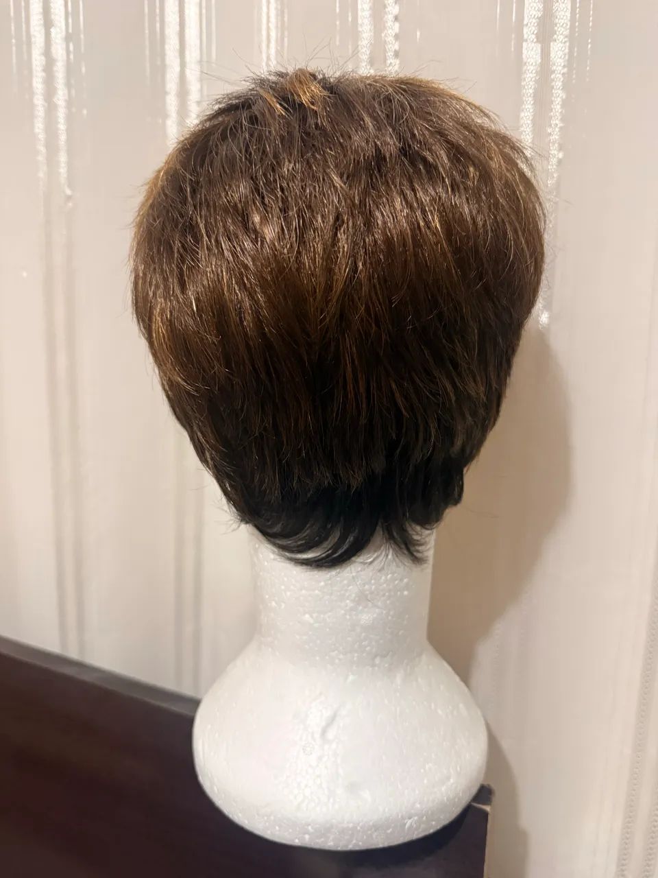 Peruca Hd Make Hair , marca Eva Gabor , modelo Pixie, curtinha . Praticamente nova .