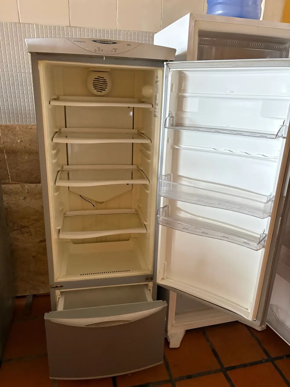 Geladeira / Refrigerador 360l