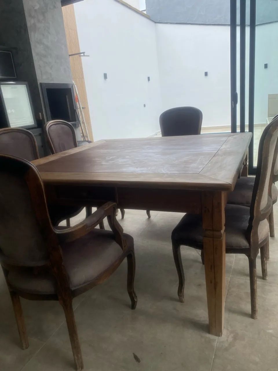 Mesa madeira maciça com 6 cadeiras e 4 gavetas  - Foto 3