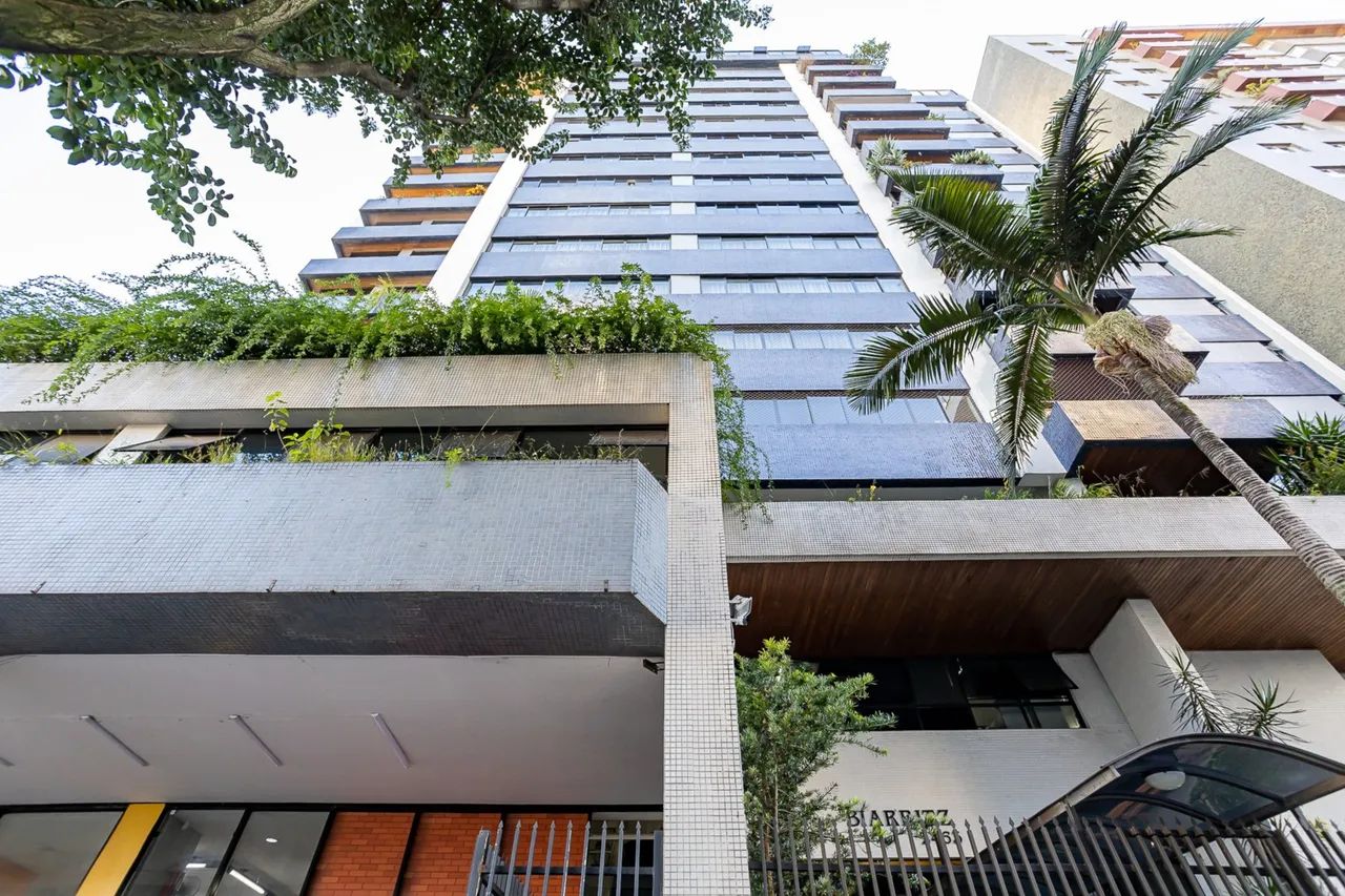 210 m² de espaço, sol e vista definitiva no Centro