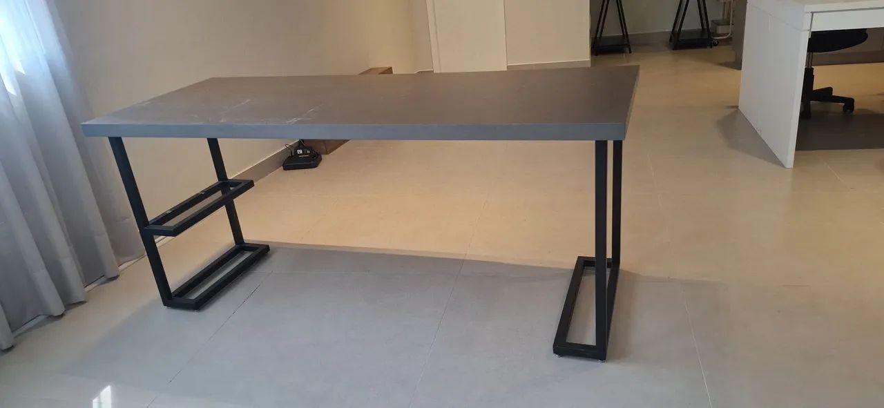 Mesa de escritório em mdf com base metálica com espaço para cpu - Foto 2