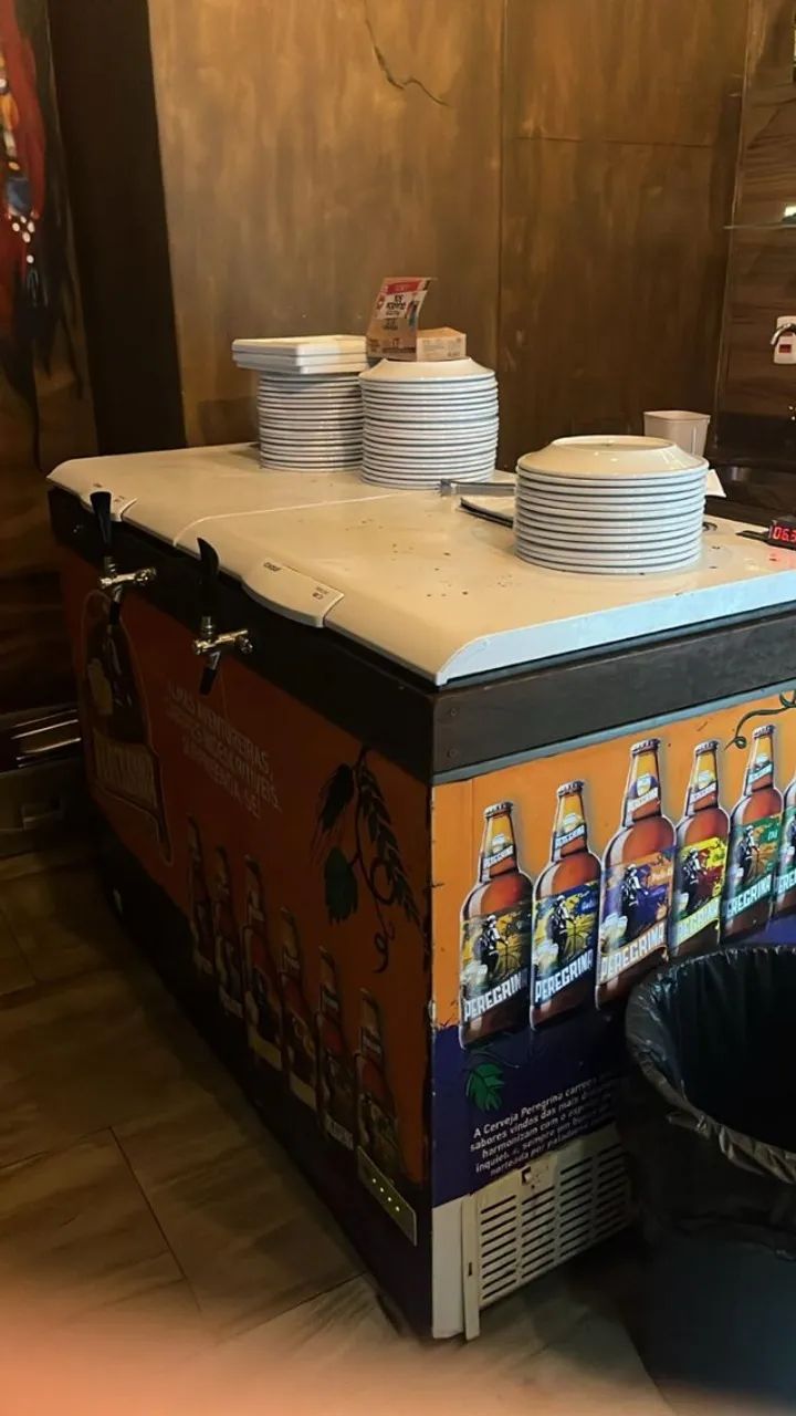 Freezer Chopp, 2 portas com torneira, 220V - Geladeiras e Freezers