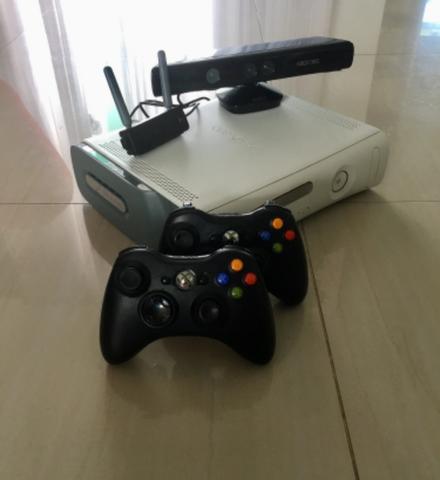 Xbox 360 + 2 controles + Kinect + destravado - Foto 4