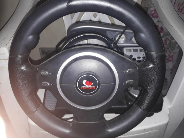 Kit de volante e pedal para PC e videogame - Foto 2