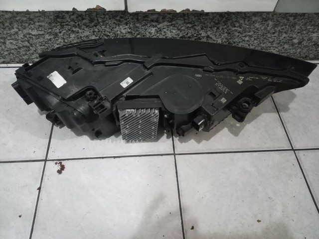 Farol esquerdo Audi Q7 2022 - Foto 4