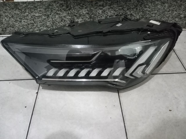 Farol esquerdo Audi Q7 2022