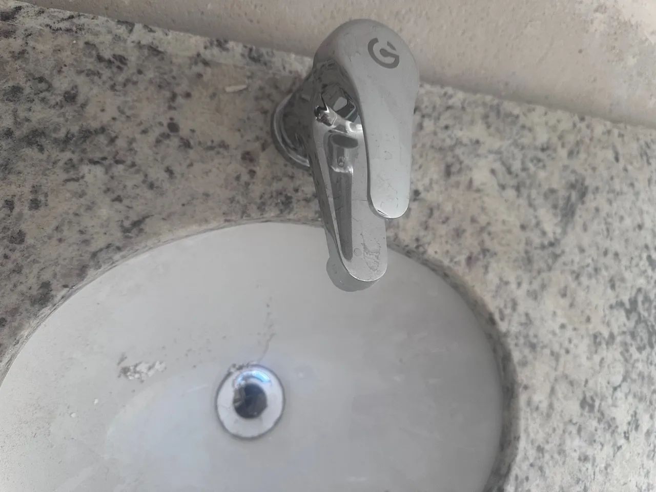 PIA DE BANHEIRO - GRANITO + TORNEIRA COM MISTURADOR