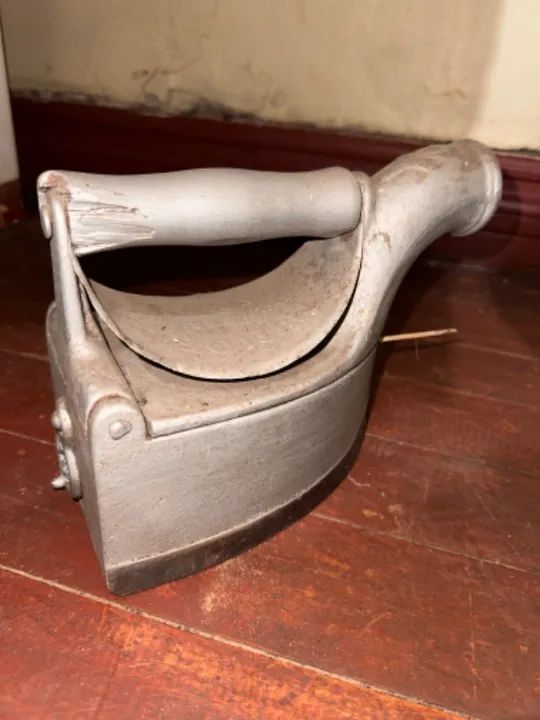 Ferro de Passar antigo