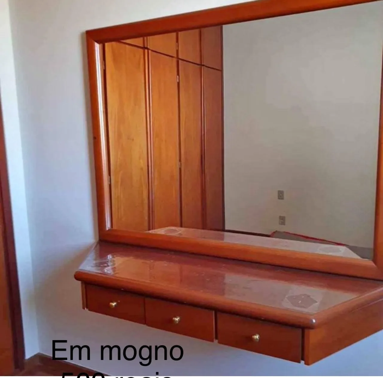 Frente em mogno
